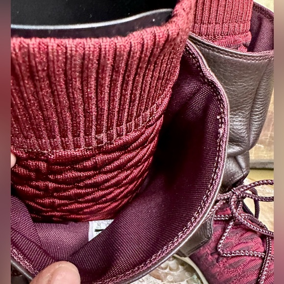 EUC *Never Worn* Nike “Roshe Two” FlyKnit Deep Burgundy SneakerBoot. Size 9 - Picture 12 of 15